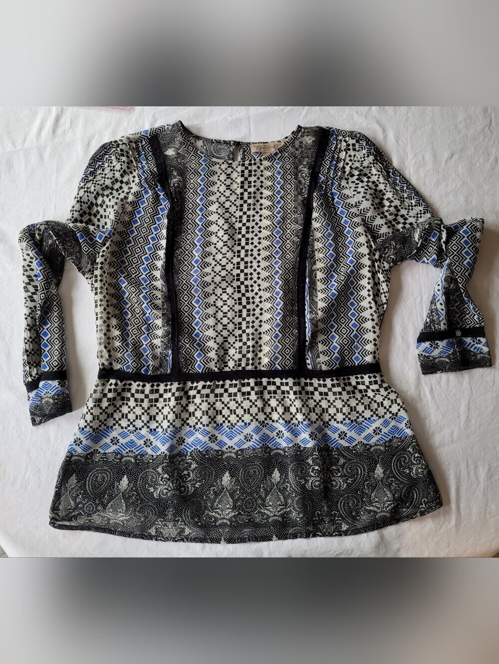 Vintage American Collection Women's Black and Blue Patterned Long Sleeve Top L